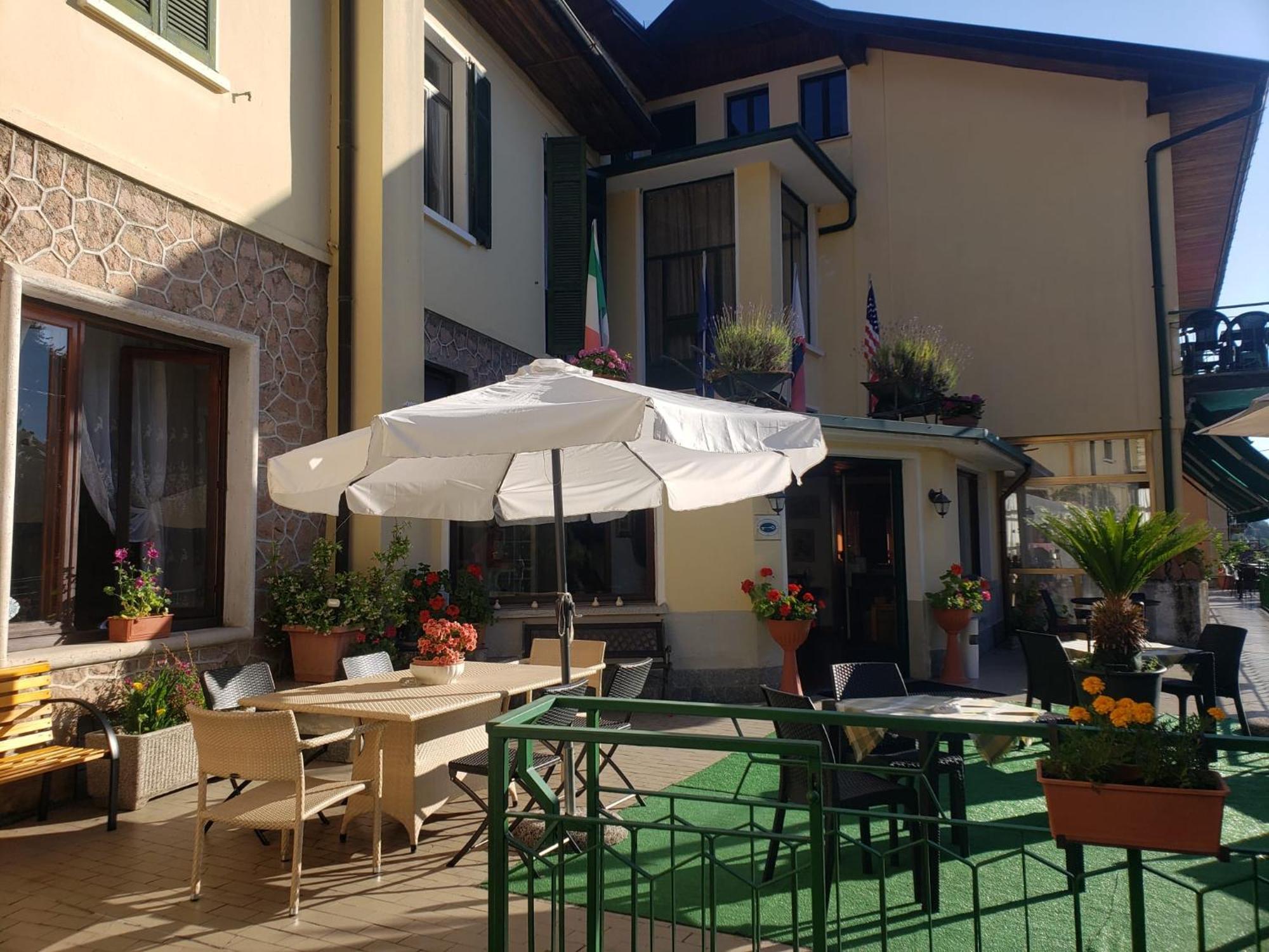 Budget Hotel Vittoria & Ristorante Марцио Экстерьер фото